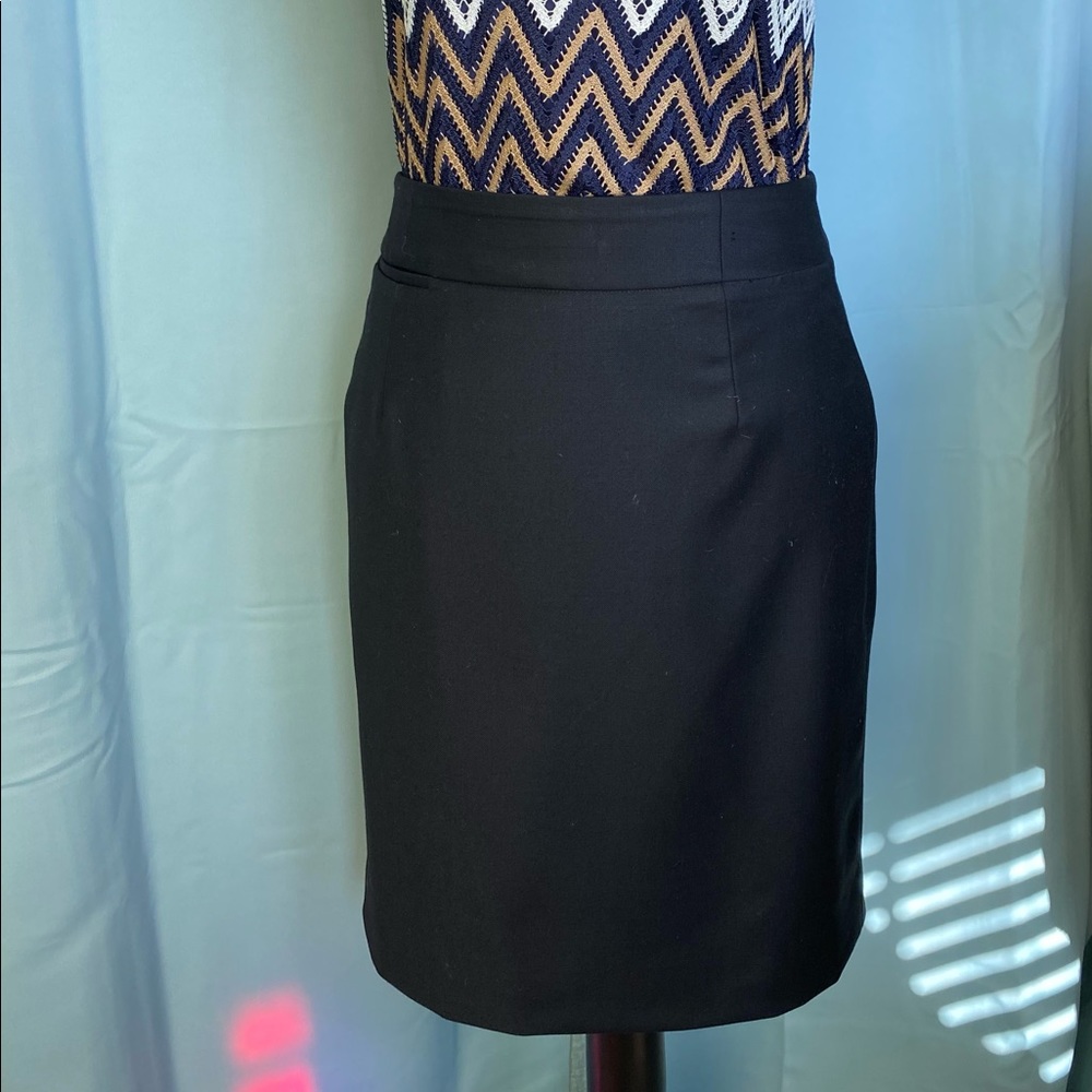 J. Crew Super 120’s No. 2 Pencil® skirt in Italian stretch wool. Size 4P